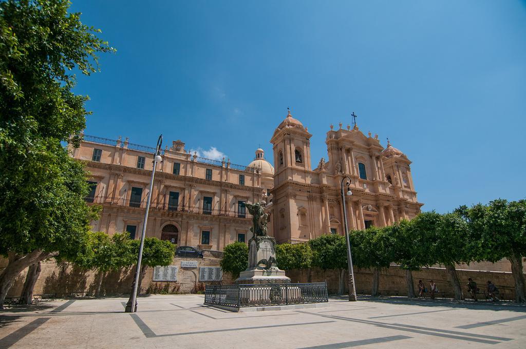 La Nicchia Apartment Noto Luaran gambar