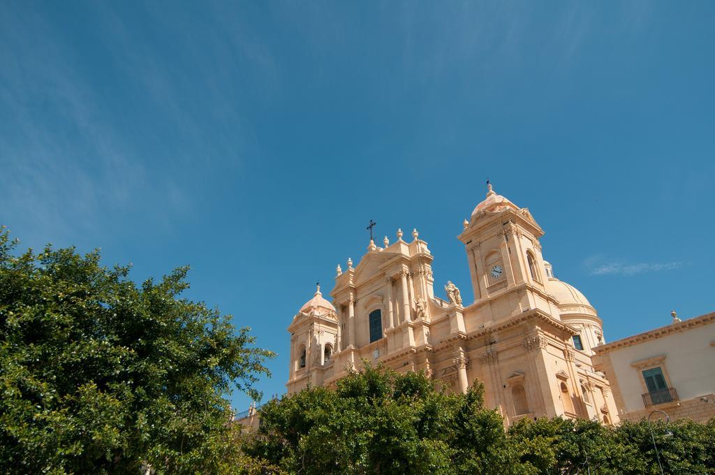 La Nicchia Apartment Noto Luaran gambar