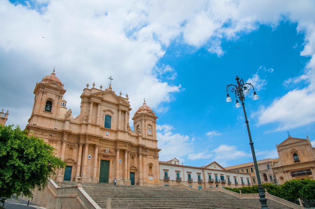 La Nicchia Apartment Noto Luaran gambar